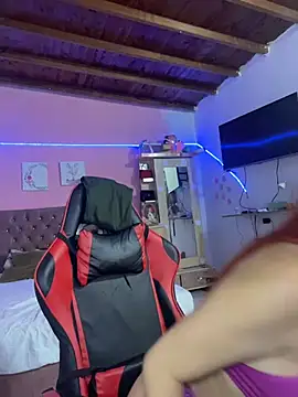 Snapshot of RedHotDoll chatting on February 2026 03:43:01 AM RedHotDoll online show from February 2026 03:43:01 AM