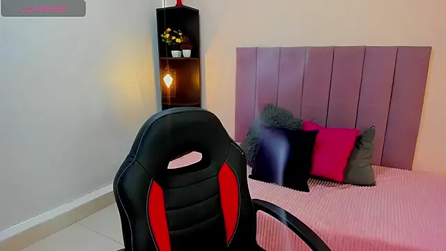 Raven love online show from April 2026 08:57:01 PM