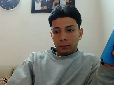 Snapshot of waner_thom chatting on February 2026 10:14:01 PM waner thom online show from February 2026 10:14:01 PM