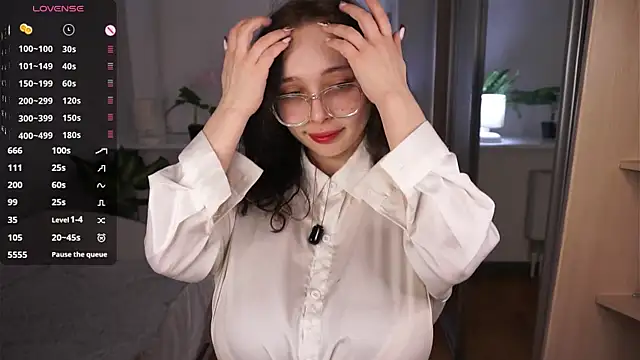 HannaHayles online show from April 2026 05:10:01 PM