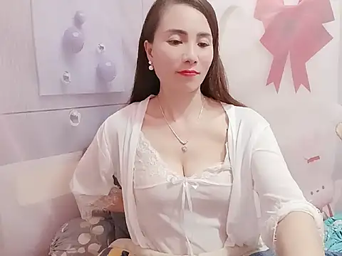 Snapshot of Hello-Kitty001 chatting on February 2026 01:18:01 PM Hello-Kitty001 online show from February 2026 01:18:01 PM