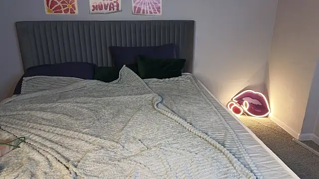 Snapshot of LovingWhisperr chatting on February 2026 01:17:01 AM LovingWhisperr online show from February 2026 01:17:01 AM