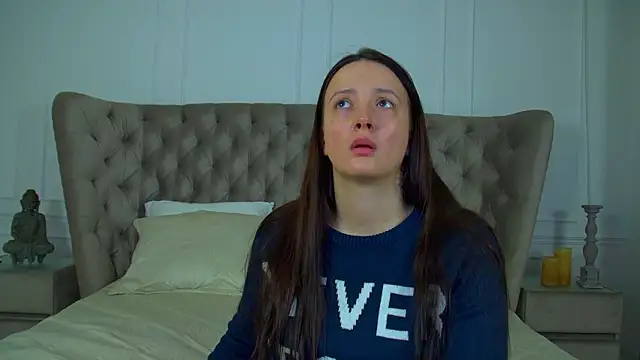 ElinaBellucci online show from March 2026 04:18:01 AM