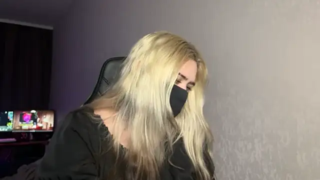 Snapshot of UnaXyling chatting on February 2026 10:07:02 AM UnaXyling online show from February 2026 10:07:02 AM