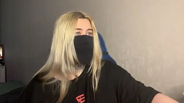 Snapshot of UnaXyling chatting on February 2026 09:28:01 AM UnaXyling online show from February 2026 09:28:01 AM