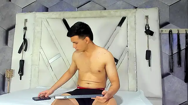 Snapshot of GoldenBoyM chatting on February 2026 02:40:02 AM GoldenBoyM online show from February 2026 02:40:02 AM