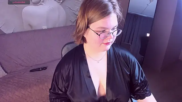 Snapshot of MaryFloree chatting on February 2026 03:43:01 AM MaryFloree online show from February 2026 03:43:01 AM