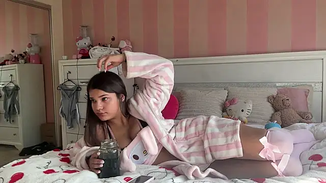 Snapshot of TheDaisyPink chatting on February 2026 09:51:01 PM TheDaisyPink online show from February 2026 09:51:01 PM