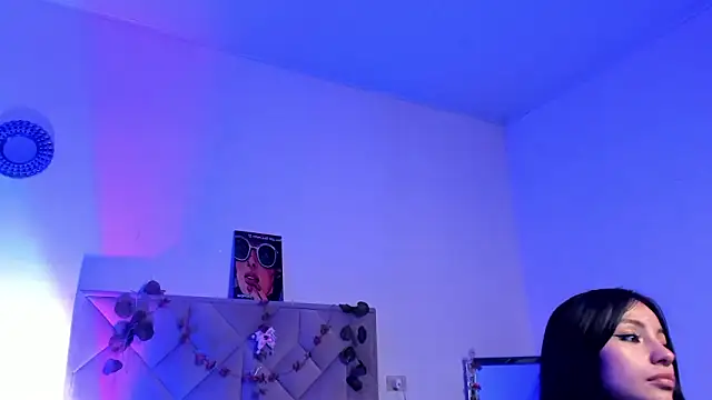 Chloe Miller 2 online show from March 2026 06:32:01 AM