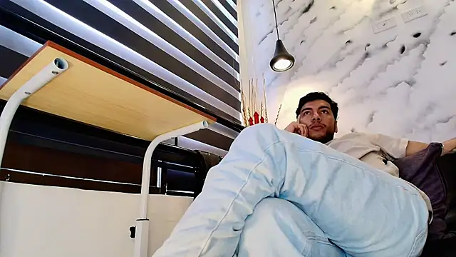 Max Hornye online show from February 2026 07:15:02 PM