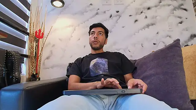 Max Hornye online show from February 2026 06:39:02 PM