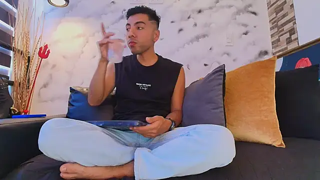 Max Hornye online show from March 2026 06:57:01 PM