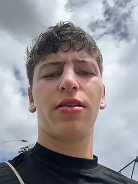 ARON LUXX online show from April 2026 02:43:01 PM