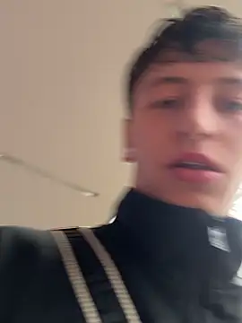 ARON LUXX online show from April 2026 10:15:02 PM