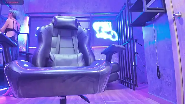 Snapshot of MiistressBlu chatting on February 2026 01:15:02 PM MiistressBlu online show from February 2026 01:15:02 PM