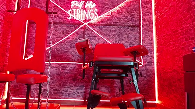 Snapshot of MiistressBlu chatting on February 2026 07:43:01 PM MiistressBlu online show from February 2026 07:43:01 PM