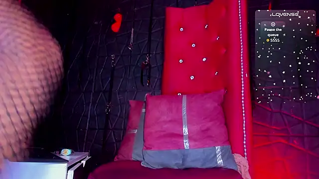 hottie cristall online show from February 2026 12:32:01 AM