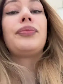 Snapshot of blonde_exe chatting on February 2026 03:29:02 PM blonde exe online show from February 2026 03:29:02 PM