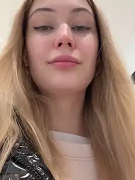 Snapshot of blonde_exe chatting on February 2026 03:46:02 PM blonde exe online show from February 2026 03:46:02 PM