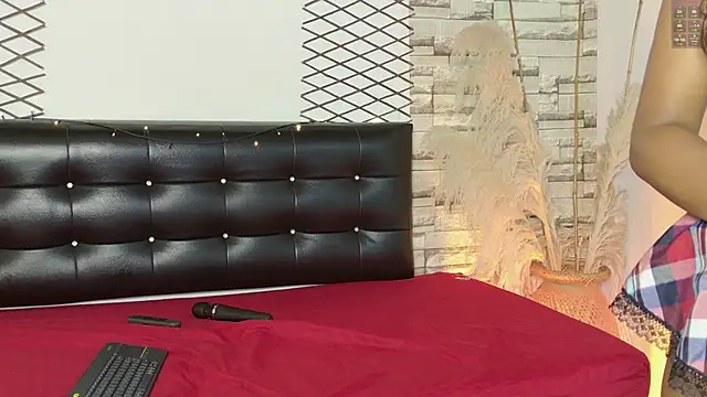 Lia James  online show from March 2026 11:44:02 AM