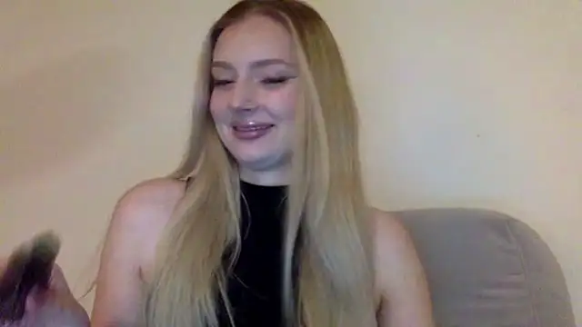 Snapshot of MayaWetDream chatting on February 2026 05:20:02 PM MayaWetDream online show from February 2026 05:20:02 PM