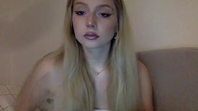 Snapshot of MayaWetDream chatting on February 2026 04:19:02 PM MayaWetDream online show from February 2026 04:19:02 PM