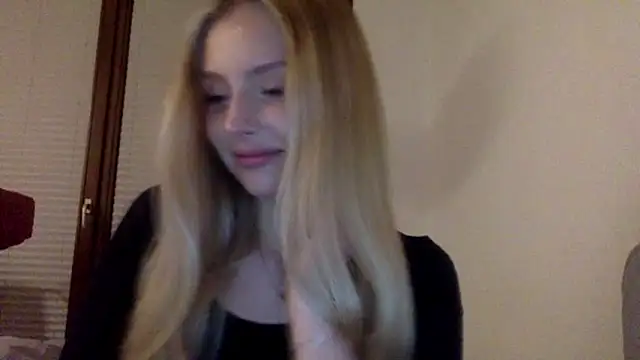 Snapshot of MayaWetDream chatting on April 2026 08:26:01 PM MayaWetDream online show from April 2026 08:26:01 PM