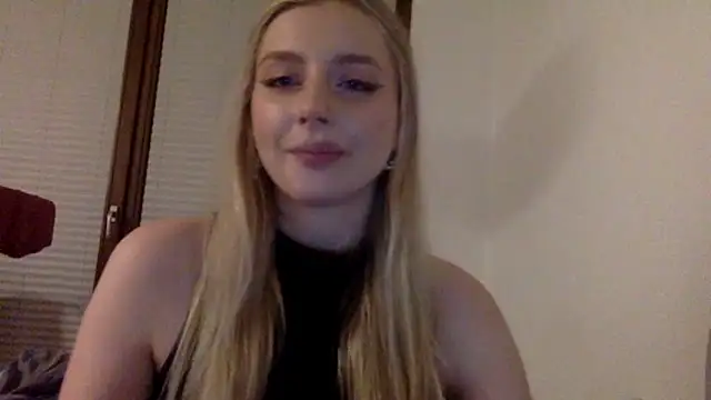 Snapshot of MayaWetDream chatting on April 2026 08:26:02 PM MayaWetDream online show from April 2026 08:26:02 PM