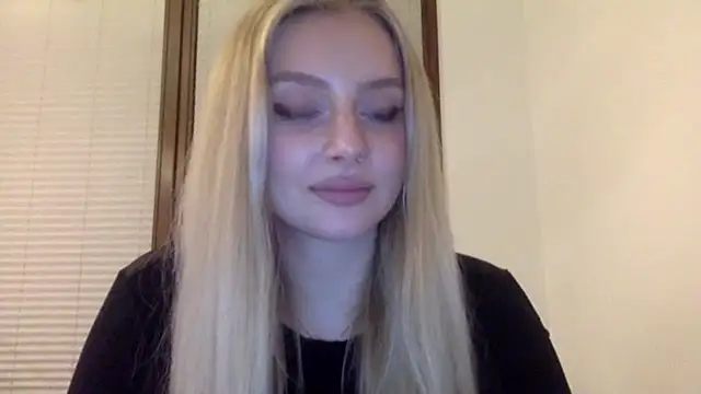 Snapshot of MayaWetDream chatting on May 2026 08:26:02 PM MayaWetDream online show from May 2026 08:26:02 PM