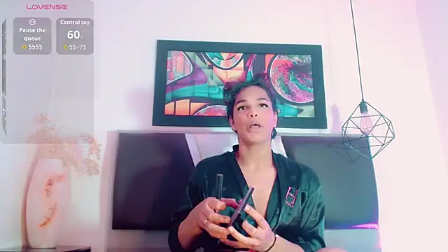 Snapshot of Zonce_shimer chatting on February 2026 03:33:01 AM Zonce shimer online show from February 2026 03:33:01 AM