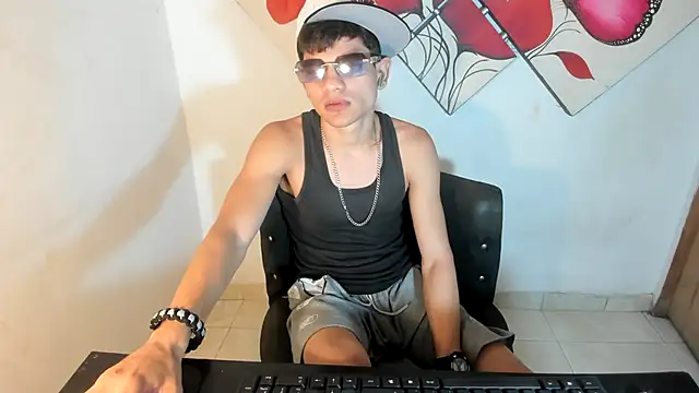 Jesshot bigcock20cm online show from June 2026 05:02:01 AM