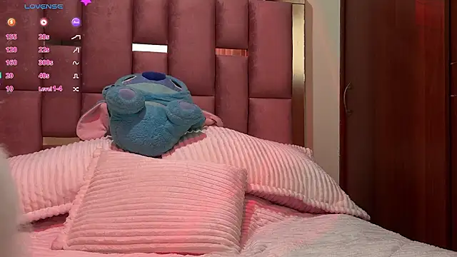 Snapshot of Zaphiroo_10 chatting on February 2026 09:26:01 PM Zaphiroo 10 online show from February 2026 09:26:01 PM