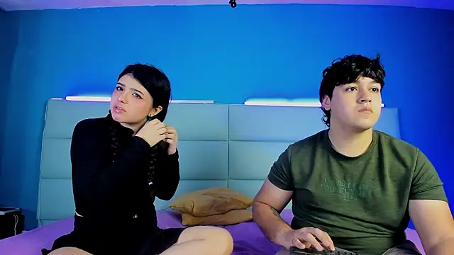 Snapshot of EmilyAndAndrew chatting on February 2026 03:43:01 AM EmilyAndAndrew online show from February 2026 03:43:01 AM