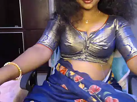 Snapshot of VixenNandhu chatting on July 2026 05:15:02 PM VixenNandhu online show from July 2026 05:15:02 PM