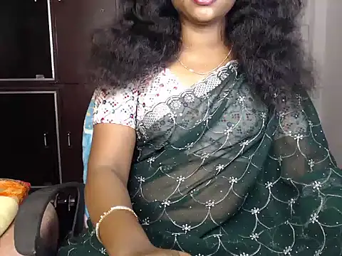 Snapshot of VixenNandhu chatting on July 2026 04:04:02 AM VixenNandhu online show from July 2026 04:04:02 AM