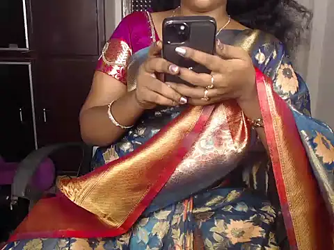 Snapshot of VixenNandhu chatting on July 2026 07:51:02 AM VixenNandhu online show from July 2026 07:51:02 AM