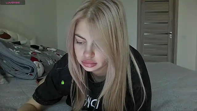 ShamlesssAdell online show from April 2026 01:58:02 PM