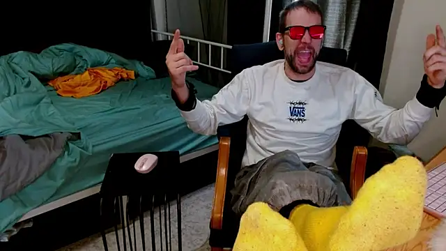 Snapshot of cguffey2284 chatting on February 2026 07:22:01 PM cguffey2284 online show from February 2026 07:22:01 PM