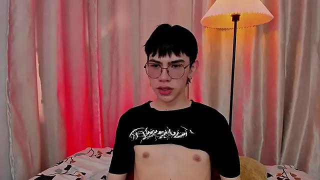 Snapshot of Demian_Hush chatting on February 2026 07:26:01 PM Demian Hush online show from February 2026 07:26:01 PM