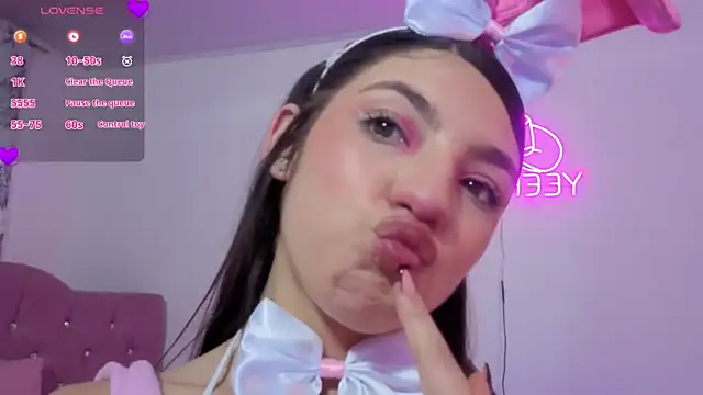 MAHYRA TAY online show from March 2026 07:19:01 PM