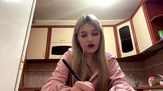 Snapshot of MiaBerlateen chatting on February 2026 03:41:02 PM MiaBerlateen online show from February 2026 03:41:02 PM