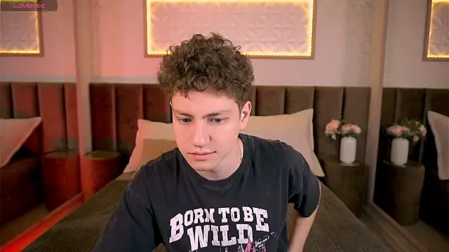 Snapshot of StefanBev chatting on February 2026 07:32:02 PM StefanBev online show from February 2026 07:32:02 PM