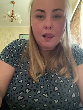 Snapshot of Mommy-girl-Lola chatting on June 2026 09:44:02 AM Mommy-girl-Lola online show from June 2026 09:44:02 AM