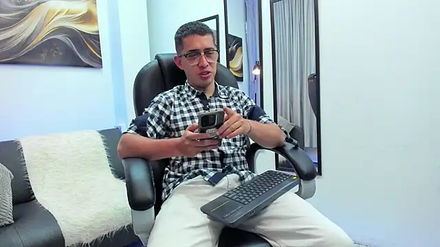 Tommas Jhonson online show from April 2026 03:50:02 AM