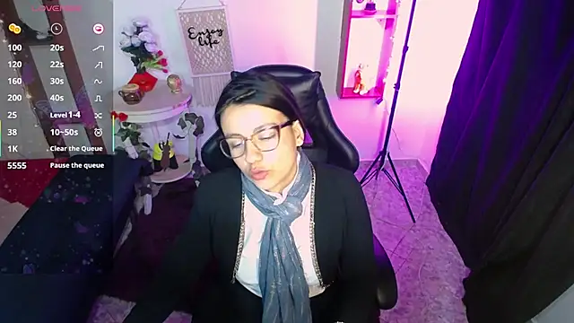 QueenRose94 online show from March 2026 04:02:02 PM