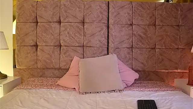 EmmaClark   online show from April 2026 01:20:01 PM