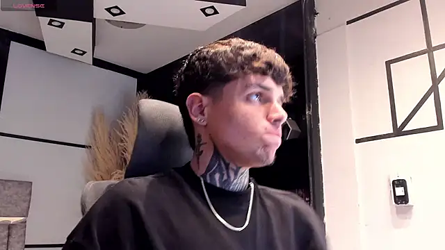 Declan-Foxx online show from April 2026 08:42:01 PM