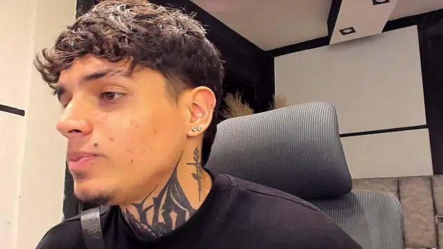 Declan-Foxx online show from April 2026 09:04:02 PM