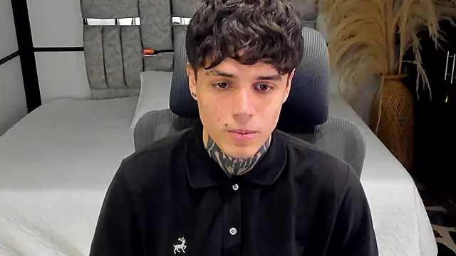 Declan-Foxx online show from April 2026 08:10:01 PM