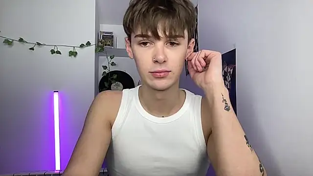 Snapshot of YourMilkyGuy chatting on April 2026 05:30:01 PM YourMilkyGuy online show from April 2026 05:30:01 PM